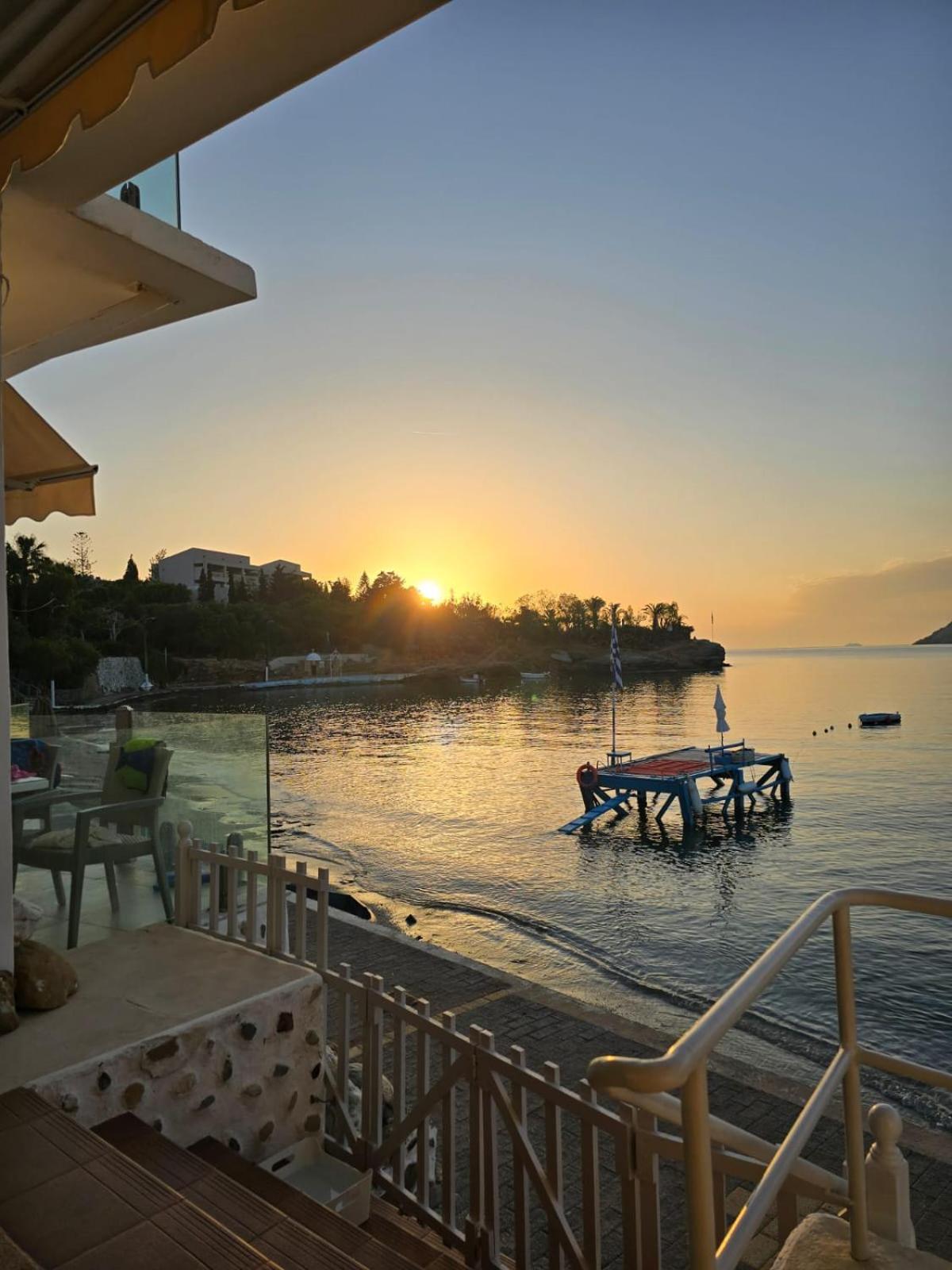 Komissa΄S Beach House อาเยีย เปลาเยีย ภายนอก รูปภาพ