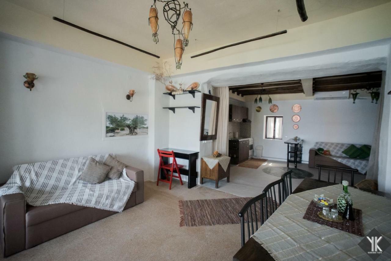Komissa΄S Beach House อาเยีย เปลาเยีย ภายนอก รูปภาพ